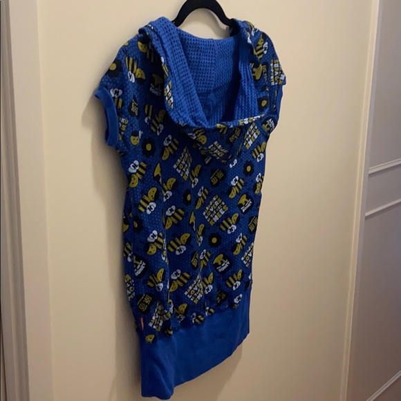 Gwen Stefani’s Harajuku Lovers Bees Knees Hoodie - Picture 4 of 6